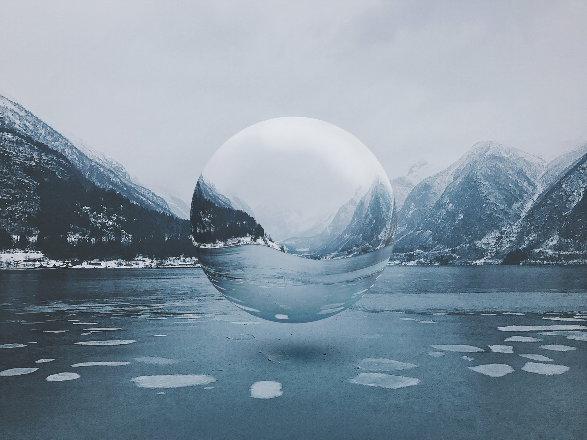 Bildbearbeitung, Glaskugel mit Bergen